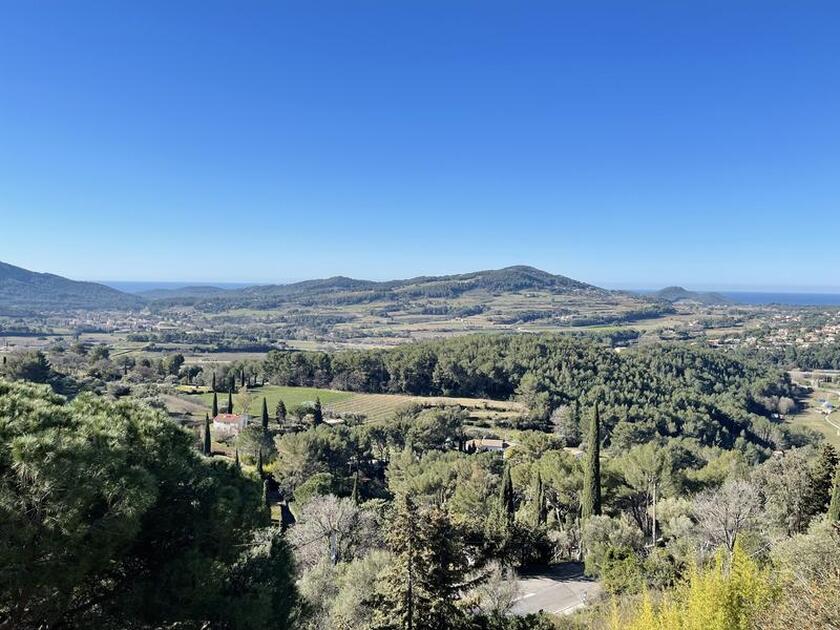 © Place des Remparts_Le Castellet - Mairie du Castellet